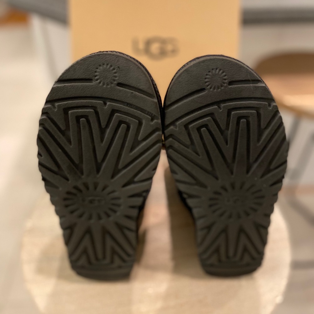 SOLD! Ugg boots - Picture 2 of 7